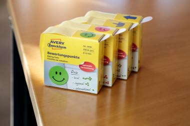 Avery öntapadó jutalmazó címke - mosolygó arc, zöld 19mm