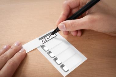 Avery öntapadó önlamináló leltárcímke 50 x 20 mm - fekete