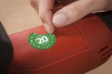 Avery eltávolíthatatlan öntapadó plakett 2020 év-hónapokkal Ø 30 mm - zöld