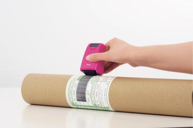 PLUS szöveget titkosító BÉLYEGZŐ roller 26 mm X 50 m - pink