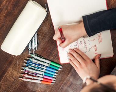 Pentel zselés rollertoll nyomógombos EnerGel 0,7 mm - korall